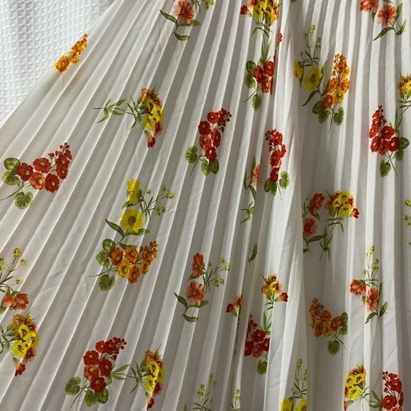 NWT LOFT Petite Floral Swing Pleated Midi Skirt - Picture 6 of 7